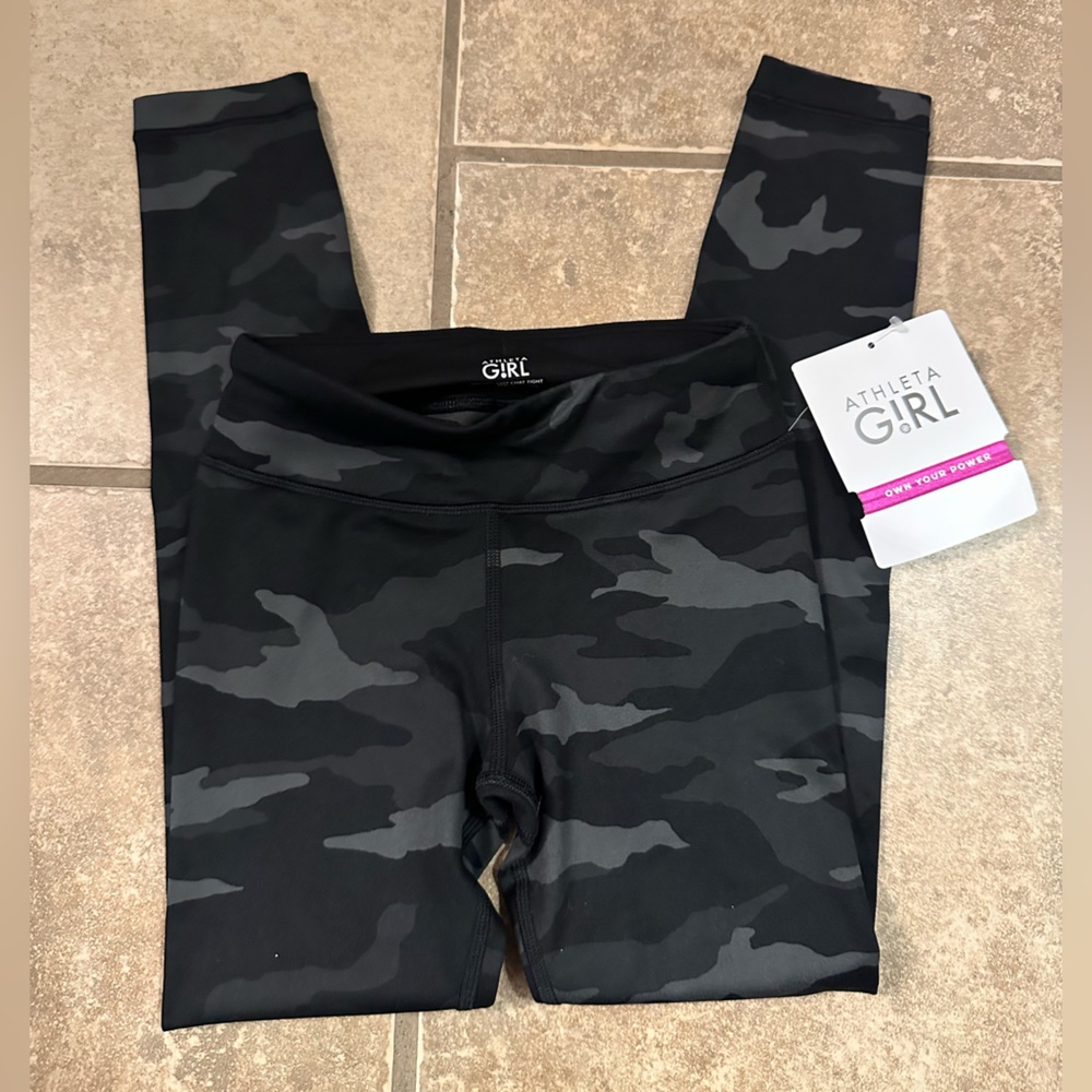 Athelta Girl printed chit chat tights size 6
NWT
Black camo print